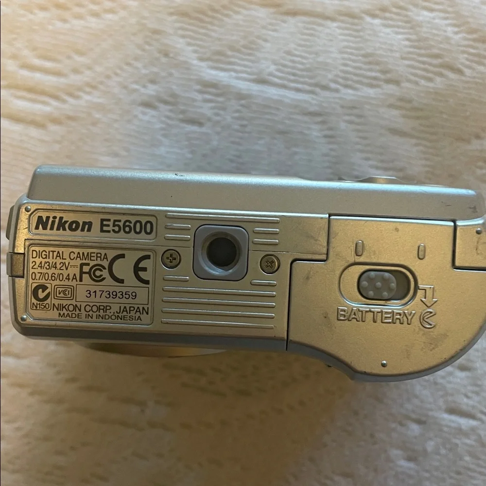 Nikon E5600 digital camera